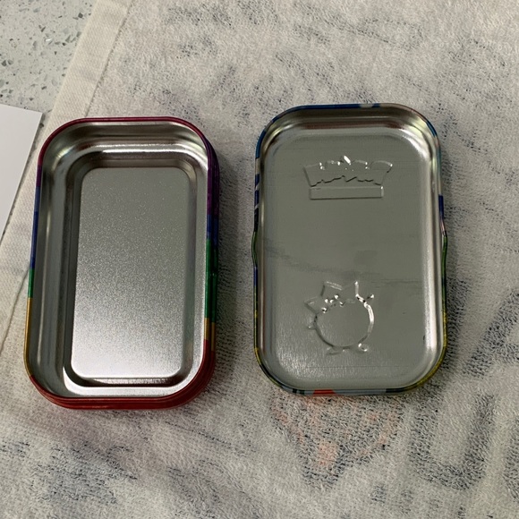 Pokémon Trading Card Tin with Cards - Picture 2 of 4